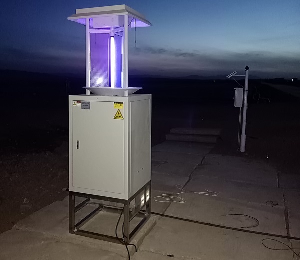 太陽(yáng)能自動(dòng)蟲情測(cè)報(bào)燈圖片1