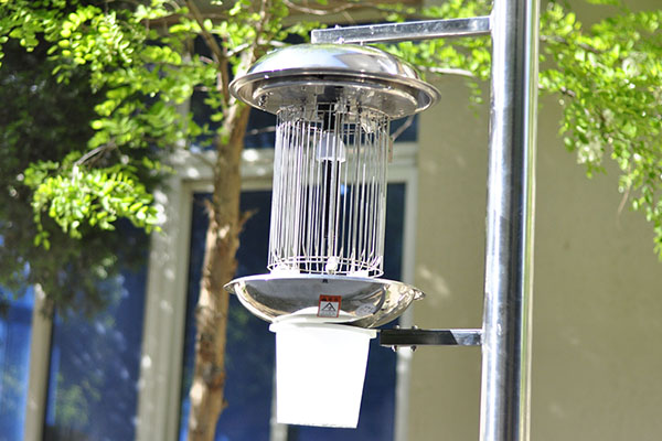 太陽能立桿式殺蟲燈圖片2